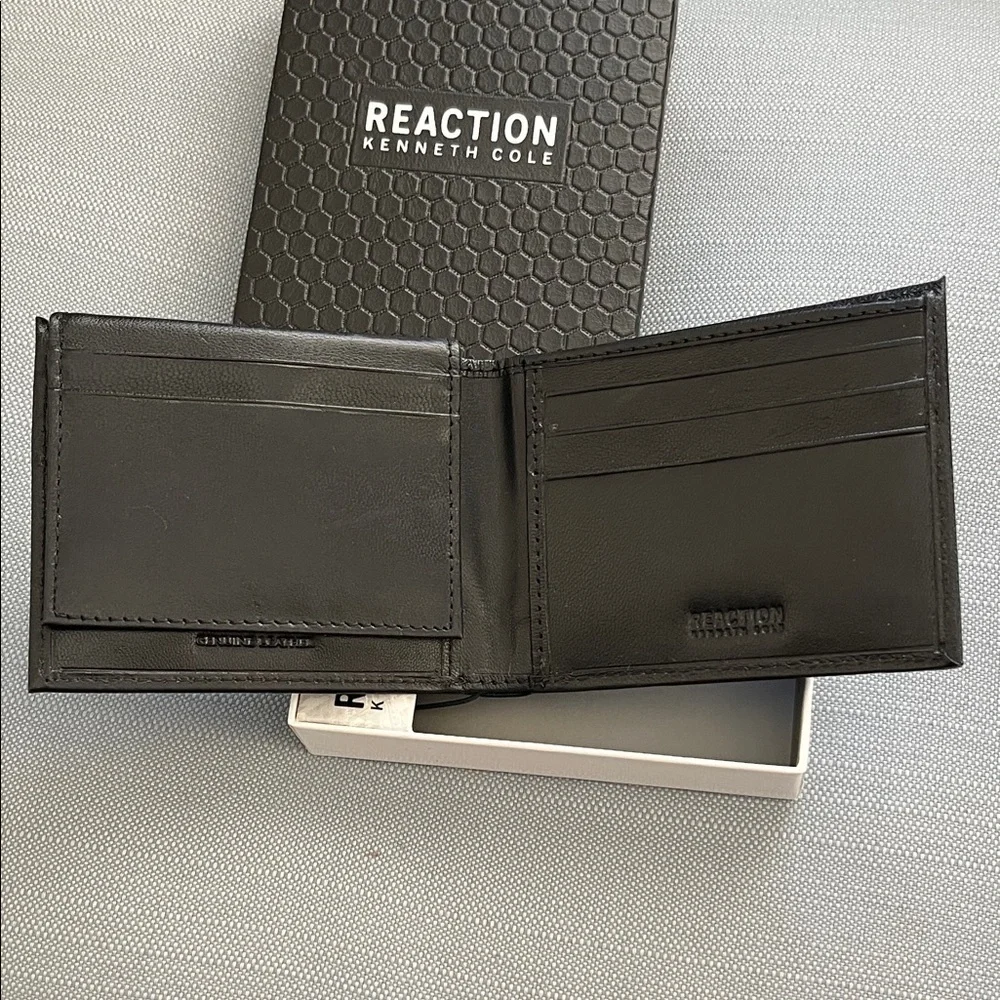 Kenneth Cole Reaction Black Leather Card Holder